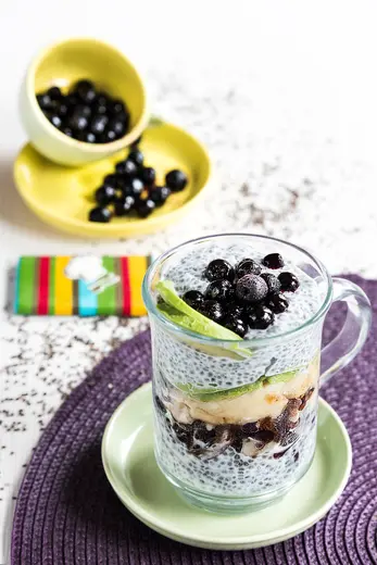 Puding me fara çia: recetë nga libri Luga ime e parë (10–12 muajsh)