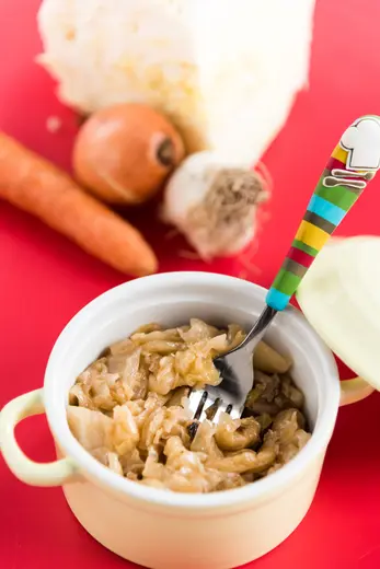 Vakti i parë me lakër: recetë nga libri Luga ime e parë (7–9 muajsh)